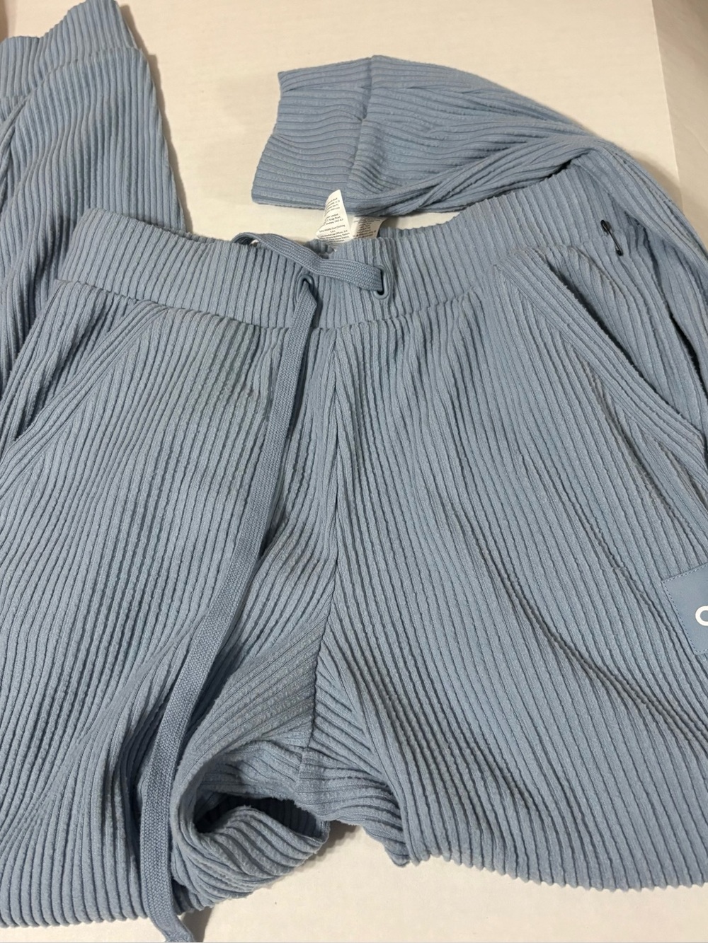 New nwot Alo yoga light blue muse joggers small pants